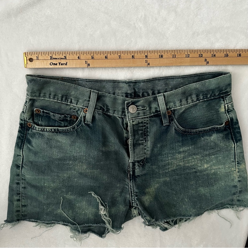Levi's 501 Denim Shorts Women’s 28 Cut Off Raw Hem Button Fly - Picture 6 of 12